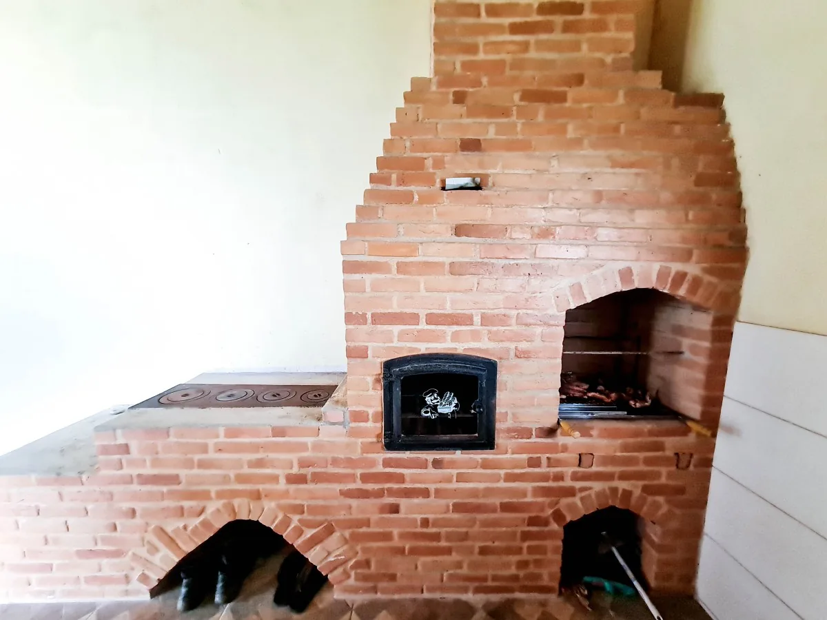 Forno e churrasqueira à lenha