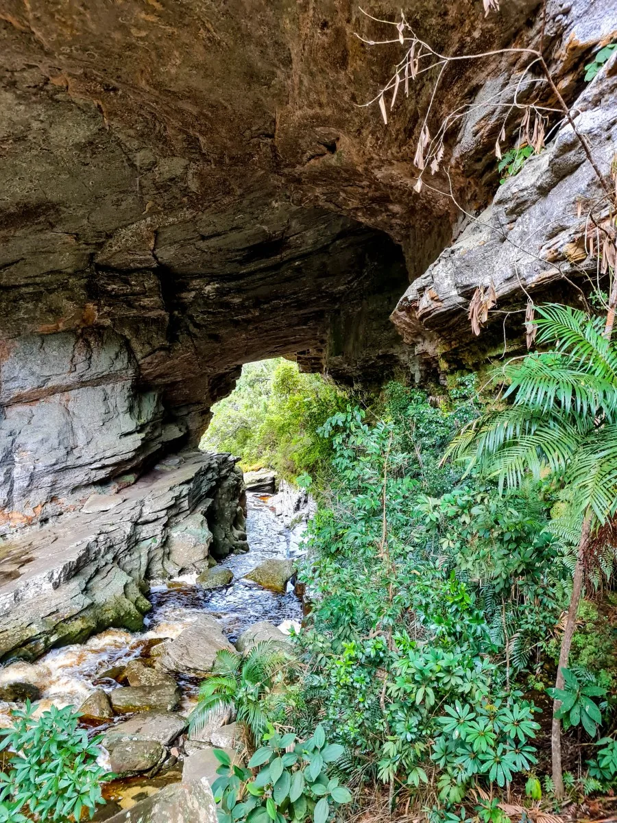Gruta natural no Parque Estadual